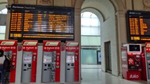 トリエステ駅構内の券売機